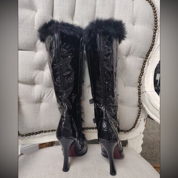 Authentic Louis Vuitton fur boots - Picture 5 of 10